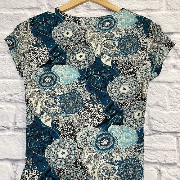 Van Heusen Short Sleeve Paisley Print Knotted Neckline Top - Picture 6 of 9